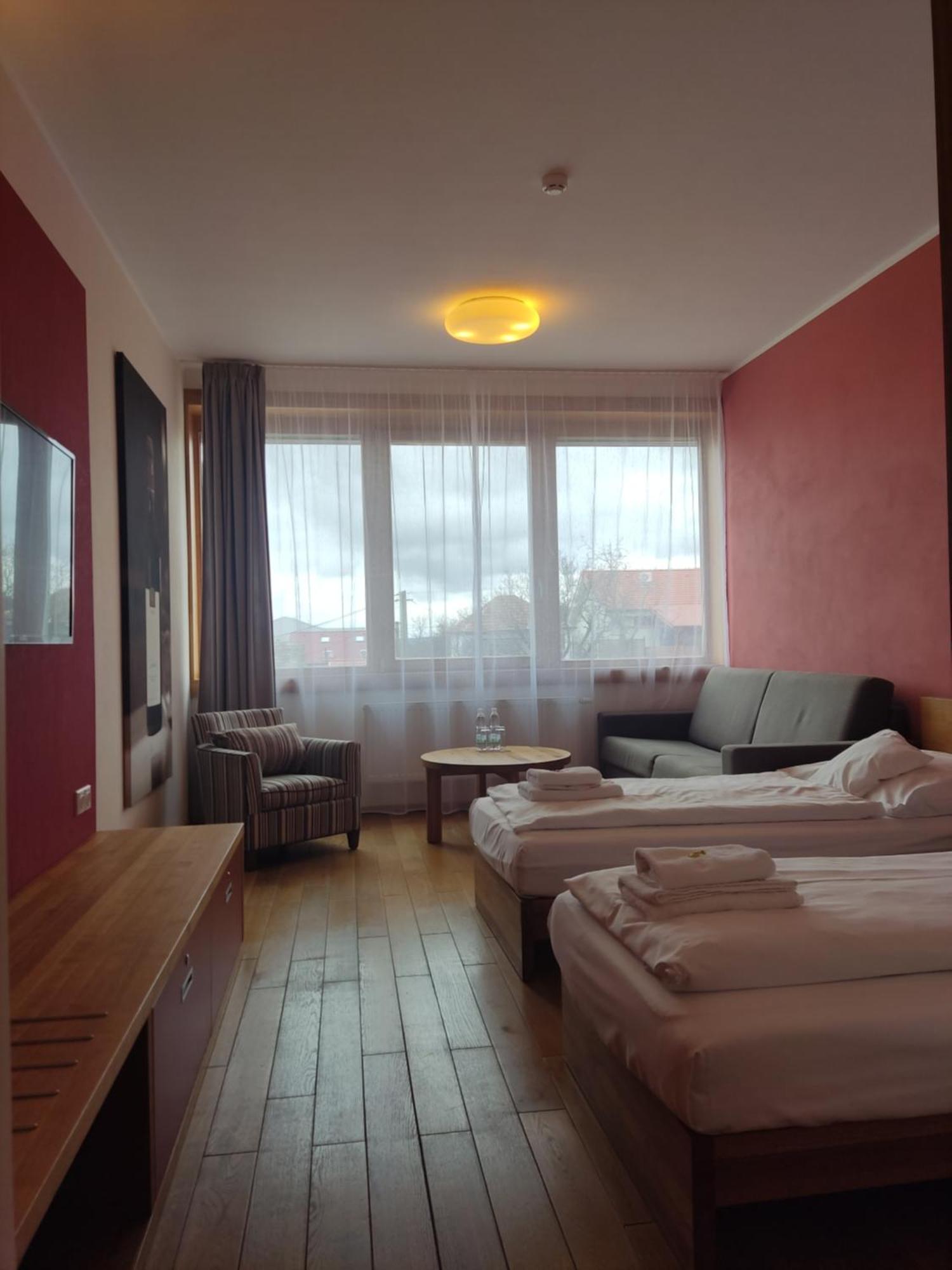 Hotel Madl Velké Bílovice Buitenkant foto